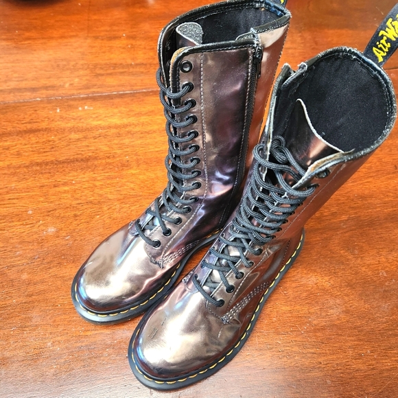 Made in Asia Doc Marten boot. - Picture 2 of 9